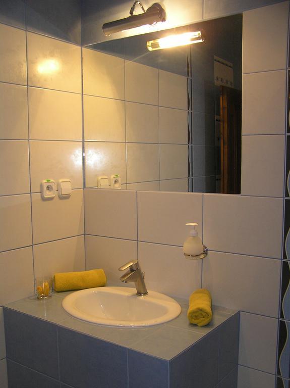 Hotel Slnecny Dvor Michalovce Quarto foto