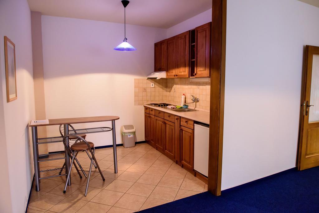 Hotel Slnecny Dvor Michalovce Quarto foto