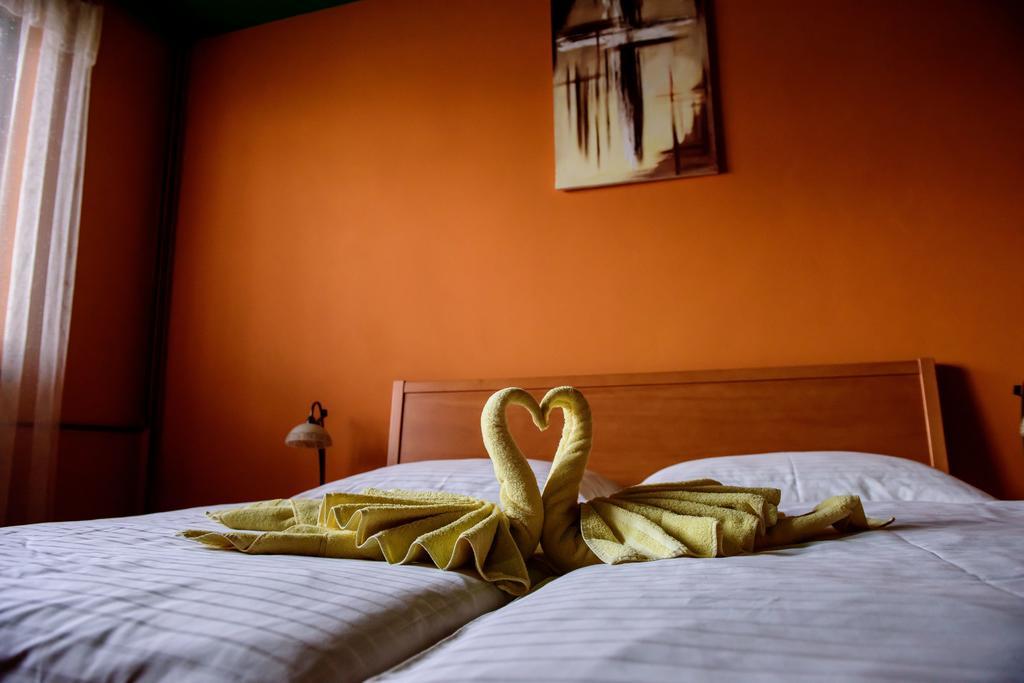 Hotel Slnecny Dvor Michalovce Quarto foto