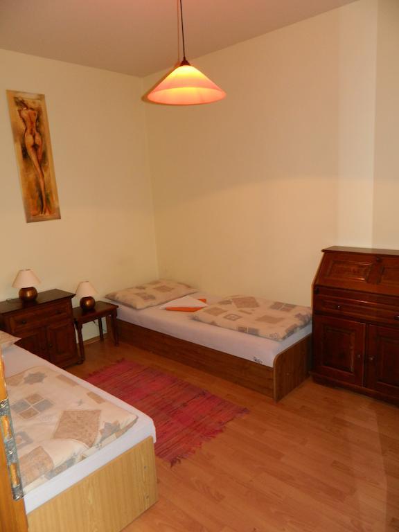 Hotel Slnecny Dvor Michalovce Quarto foto