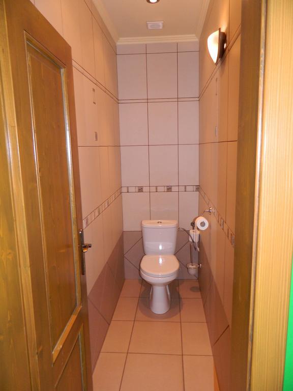 Hotel Slnecny Dvor Michalovce Quarto foto