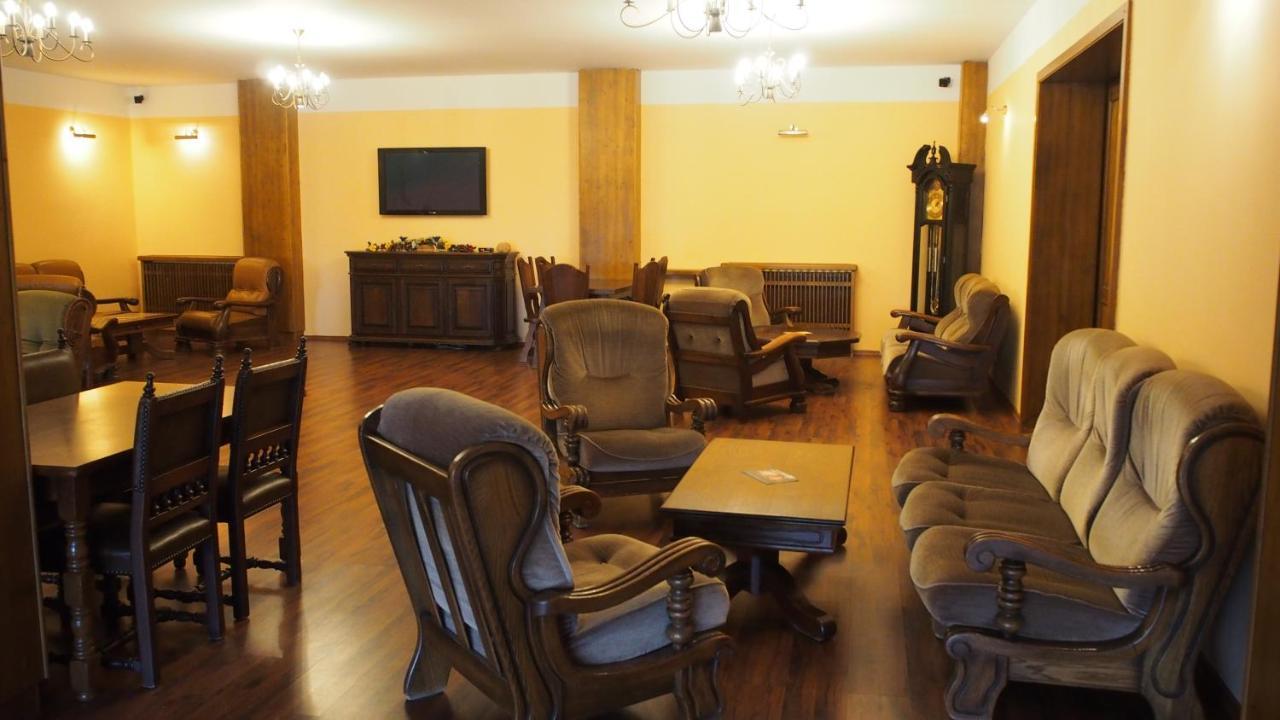 Hotel Slnecny Dvor Michalovce Exterior foto